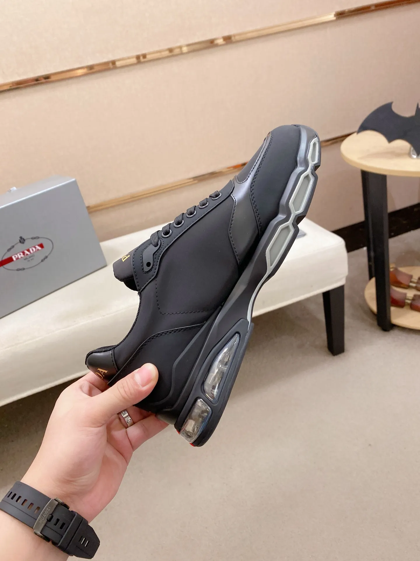 Factory price 640💰 ✔️✔️✔️Higher version High-quality new PRADA (Prada) counters are on the market at the same time. New men's shoes, 😘fabrics imported first-layer cowhide with waterproof materials, purely handmade. Lining: Full cowhide lining. 👍🏿 High-end ☄️ air-cushion molded anti-slip rubber outsole, exquisite lines, simple and elegant, comfortable and high-end for leisure travel. Code number: 38 to 45
